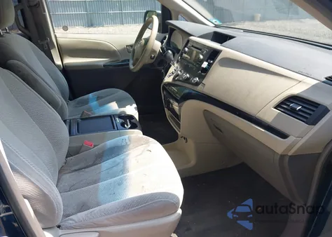 2011 Toyota Sienna Le V6 z USA, uszkodzony, nr VIN 5TDKK3DC2BS024566